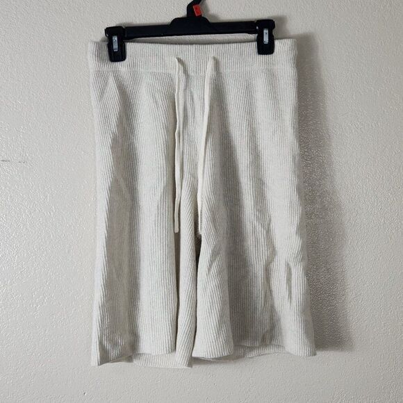 Johnny Was Calme Ribbed Bermuda Cashmere Shorts in Beige NWT Size S - Picture 2 of 15